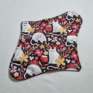 serviette hygiénique lavable chats fleuris