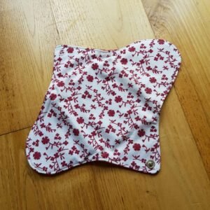 serviette hygiénique lavable fleurs bordeau