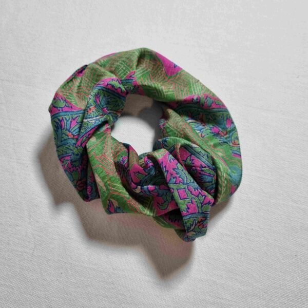 chouchou soie vert et rose – Image 2