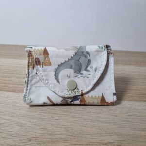 20260125_115207 Pochette Range tétine Dragons et Chevaliers