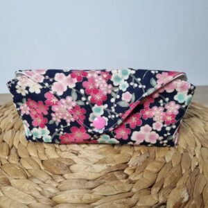 Etui à lunettes fleurs brillantes roses