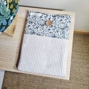 Pochette liseuse Fleurs blanches